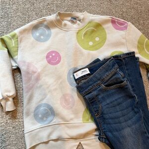Old Navy Colorful Smiley Face Sweatshirt & Skinny Jeans